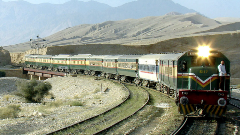 کوئٹہ سے پشاور جانے والے ٹرین جعفر ایکسپریس پر شدید فائرنگ، اسپتالوں میں ایمرجنسی نافذ